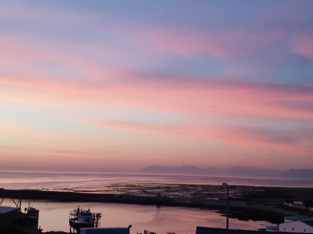 Saxon Lodge Gansbaai Exterior foto